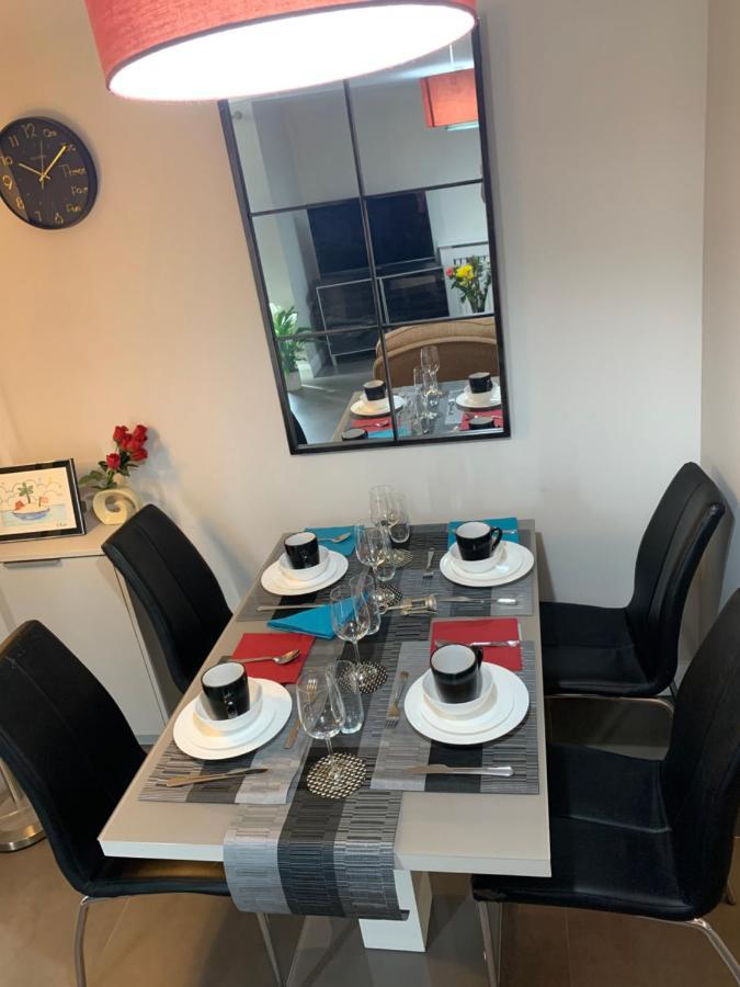 Aqua Dreams - Serviced Luxury Modern Belfast City Centre 2 Bed Apartment Exterior foto