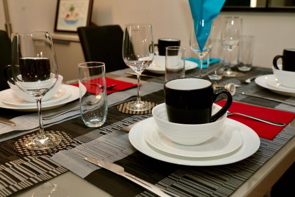 Aqua Dreams - Serviced Luxury Modern Belfast City Centre 2 Bed Apartment Exterior foto